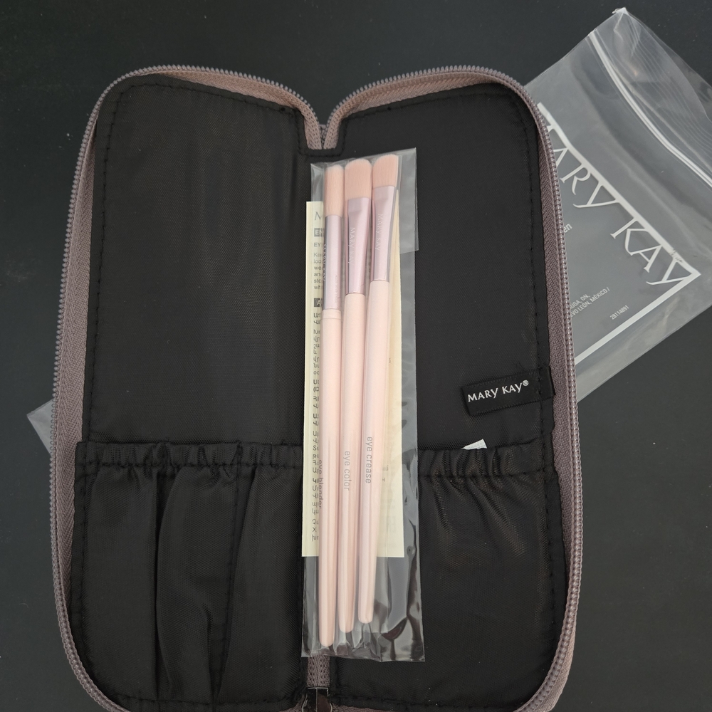 Mary Kay Black Limited Edition 3pc Eye Brush Set With Case NEW